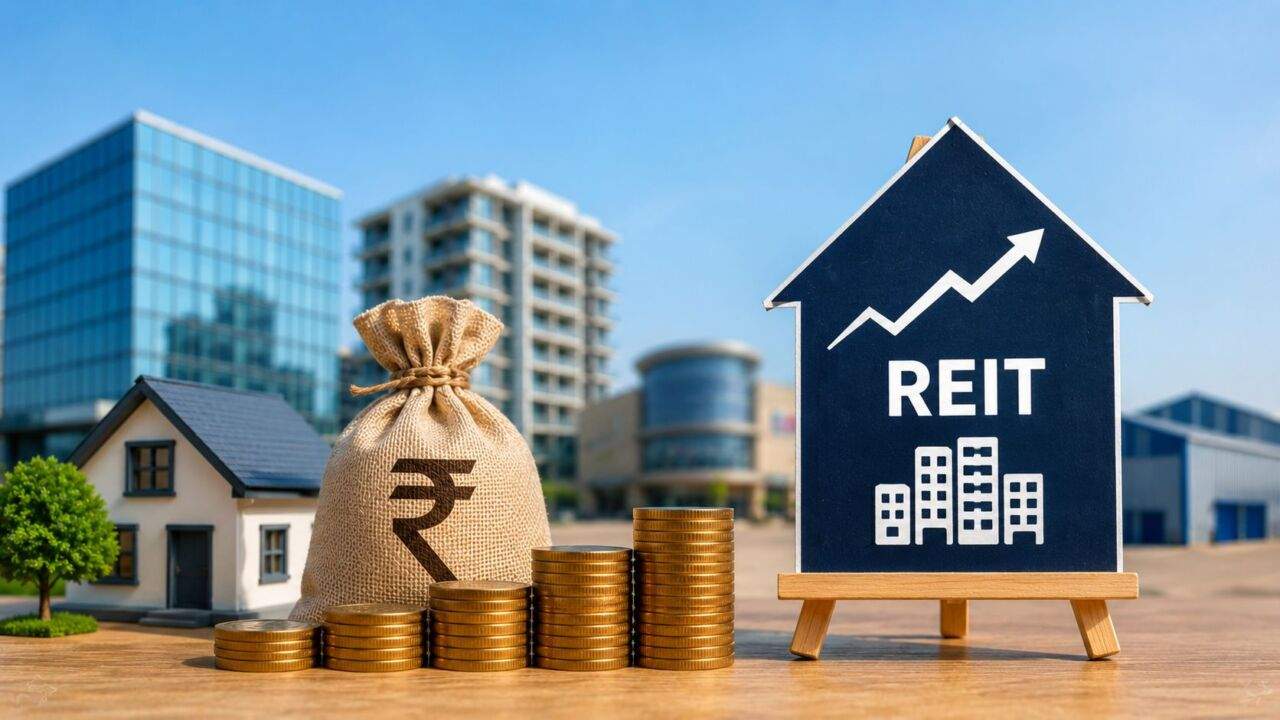 ऑफिस बिल्डिंग, मॉल और वेयरहाउस के साथ REIT निवेश को दिखाता ग्राफिक