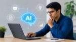 AI का सही इस्तेमाल दिखाती फीचर इमेज, जिसमें लैपटॉप पर काम करता व्यक्ति और आर्टिफिशियल इंटेलिजेंस का डिजिटल प्रतीक दिखाई दे रहा है।